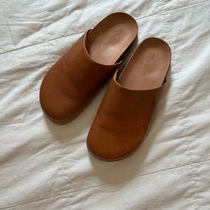 Madewell leather clogs